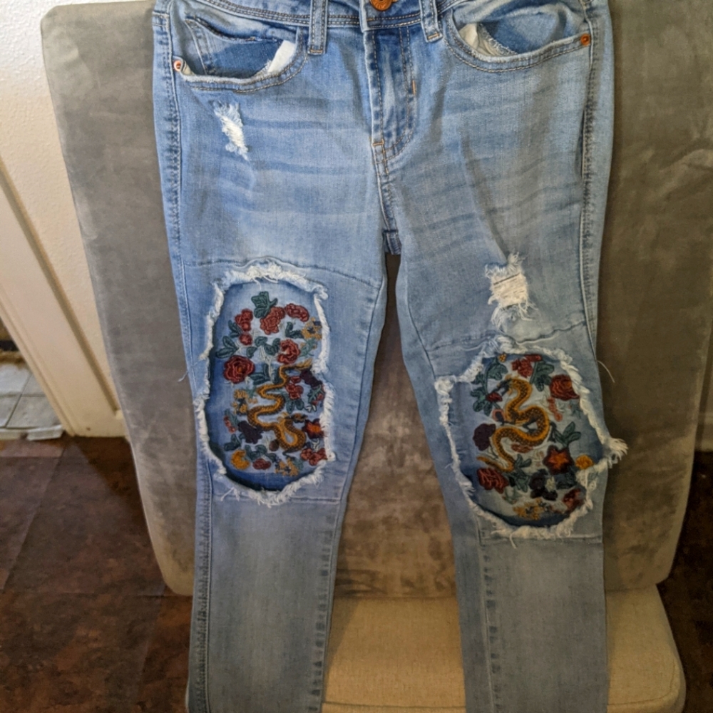 Destroyed jeans
